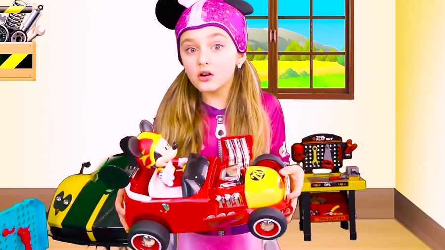 اسباب بازی ها و خانواده مهربان - رانندگی ساشا و مکس با ماشین میکی موس